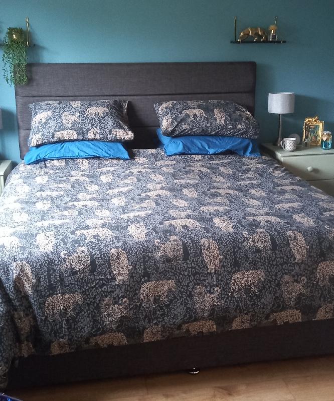 Absolutely stunning bed, fantastic size and what a great price!