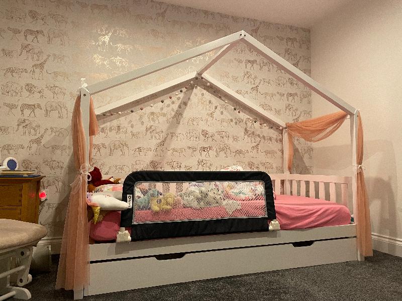 Lovely bed and good service but unclear assembly instructions