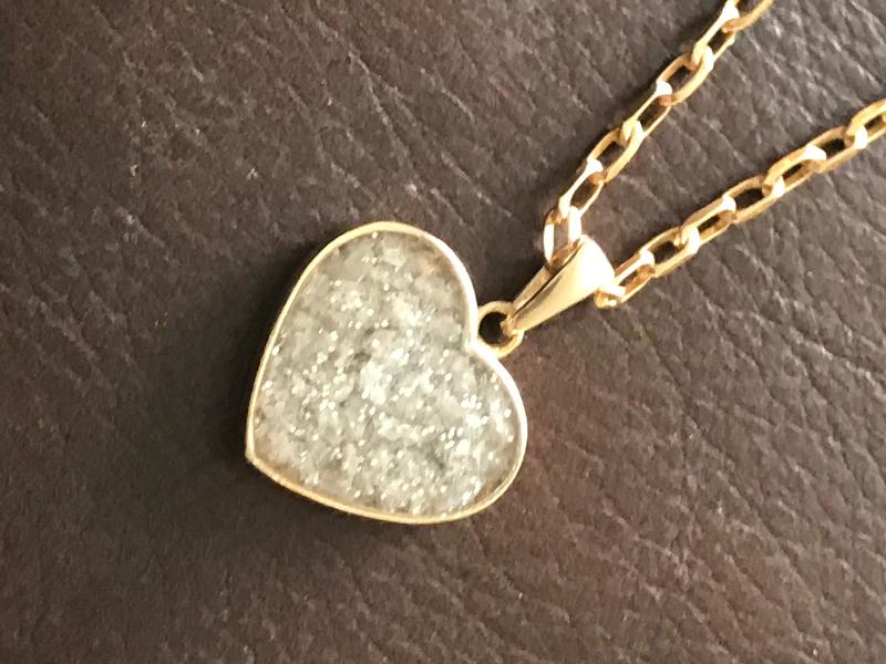 I love my necklace would highly recommend