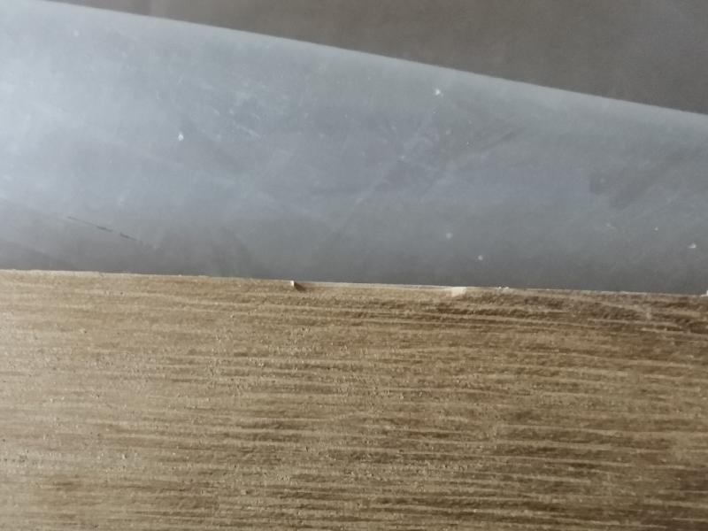 Preis Leistung passt, leichte Mängel in der Echtholzplatte