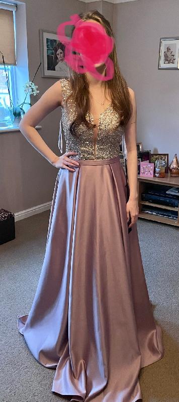 Stunning dress!