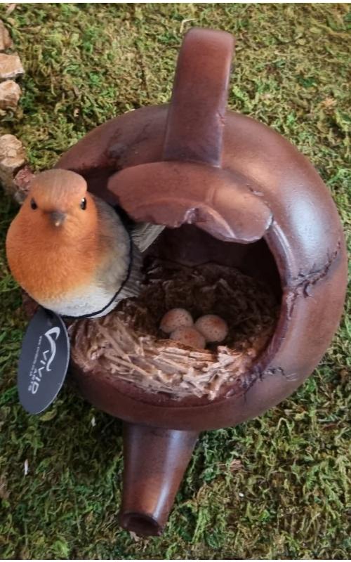 Beautiful  orniment Robin redbreast in Old teapot