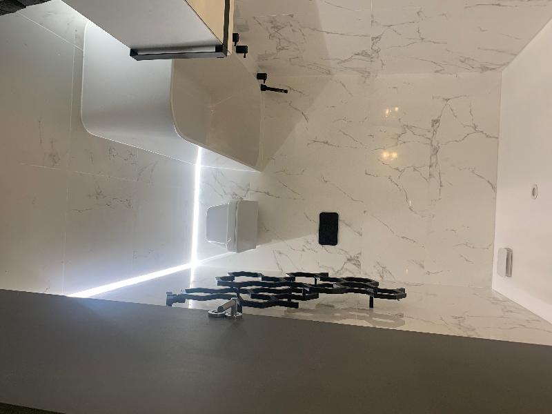 Amazing quality bath, staff were helpful, prompt delivery. . Thank yk