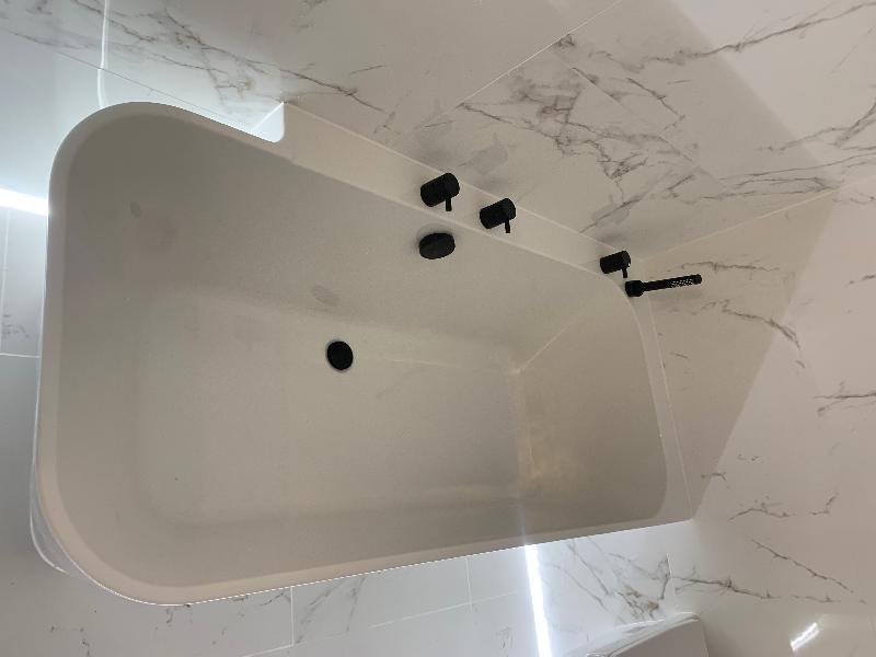 Amazing quality bath, staff were helpful, prompt delivery. . Thank yk