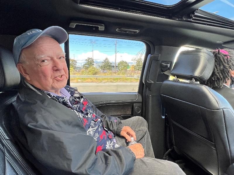 Samuel was a great driver. Very helpful, friendly & very competent.