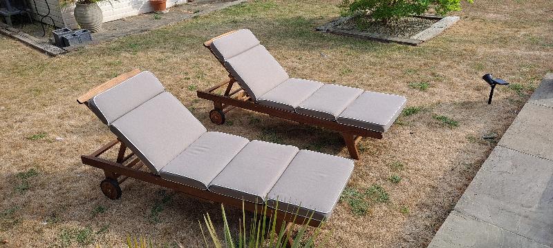 Sun lounger piped cushions