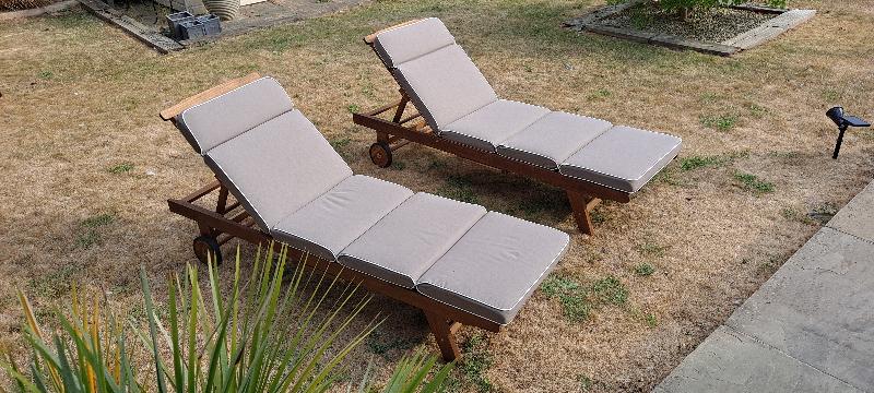 Sun lounger piped cushions