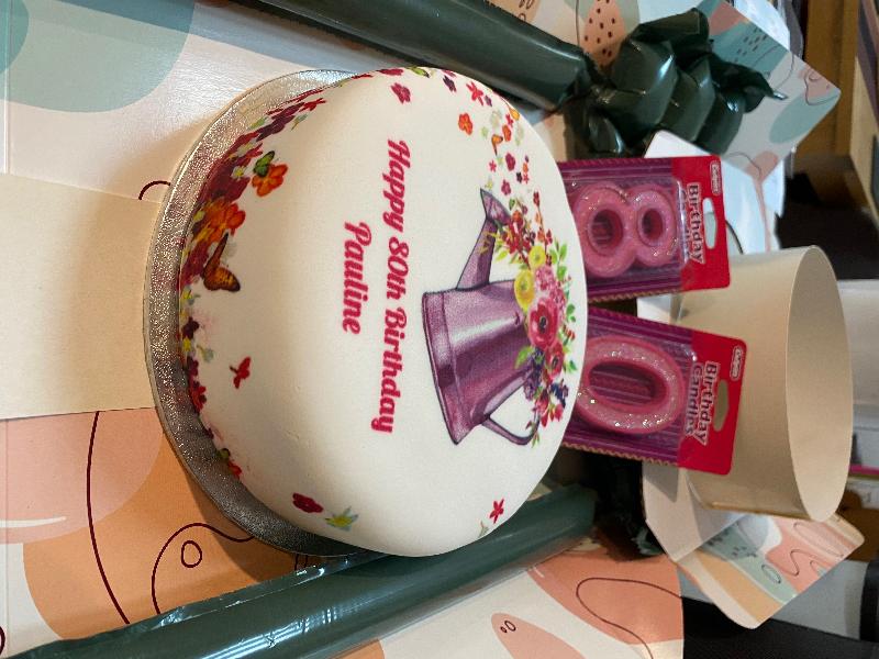 Beautiful cake delivered in perfect condition