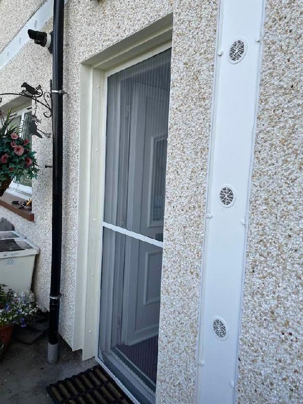 Easy to fit adjustable screen door