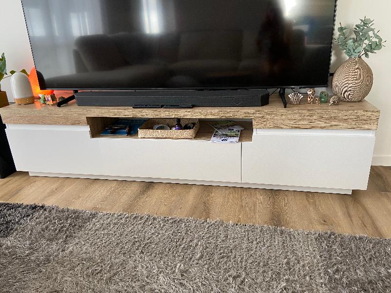 Looks great! A bit hard to assemble but I’m very happy with my purchase!