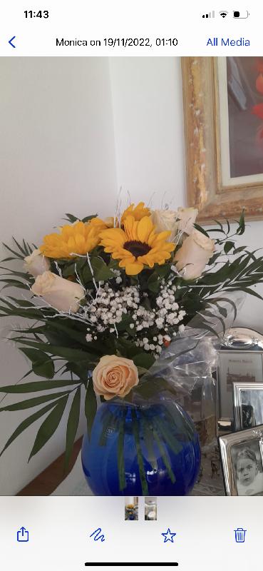 I paid 45 euro and the flowers received were an inferior bouquet