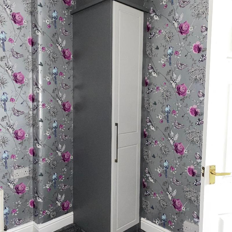 Fantastic, glamorous wallpaper. Easy to put up (apparently😀)