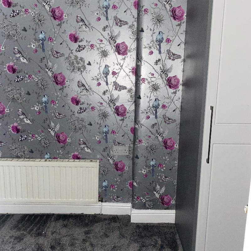 Fantastic, glamorous wallpaper. Easy to put up (apparently😀)