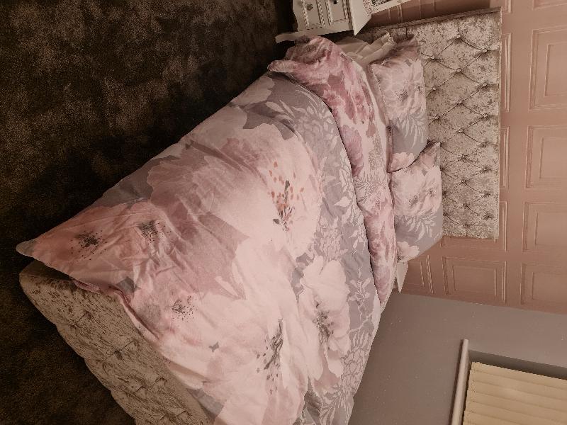 Fantastic quality wallpaper, delivery fast