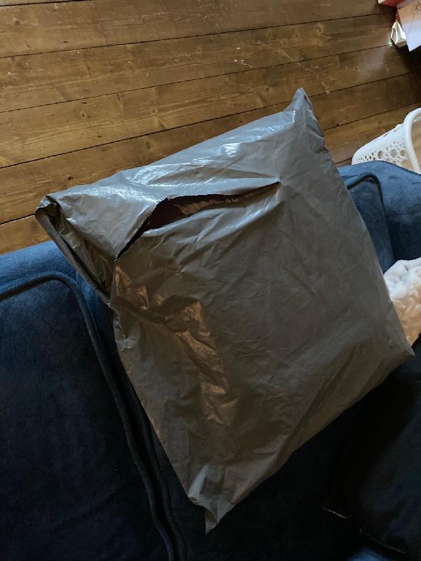 Disappointing as bag had been slashed, obviously of no interest!