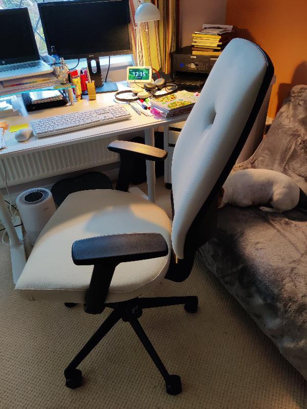Great speedy service for a very comfortable chair.
