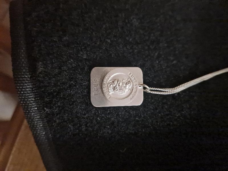 Beautiful personalized pendant & chain.