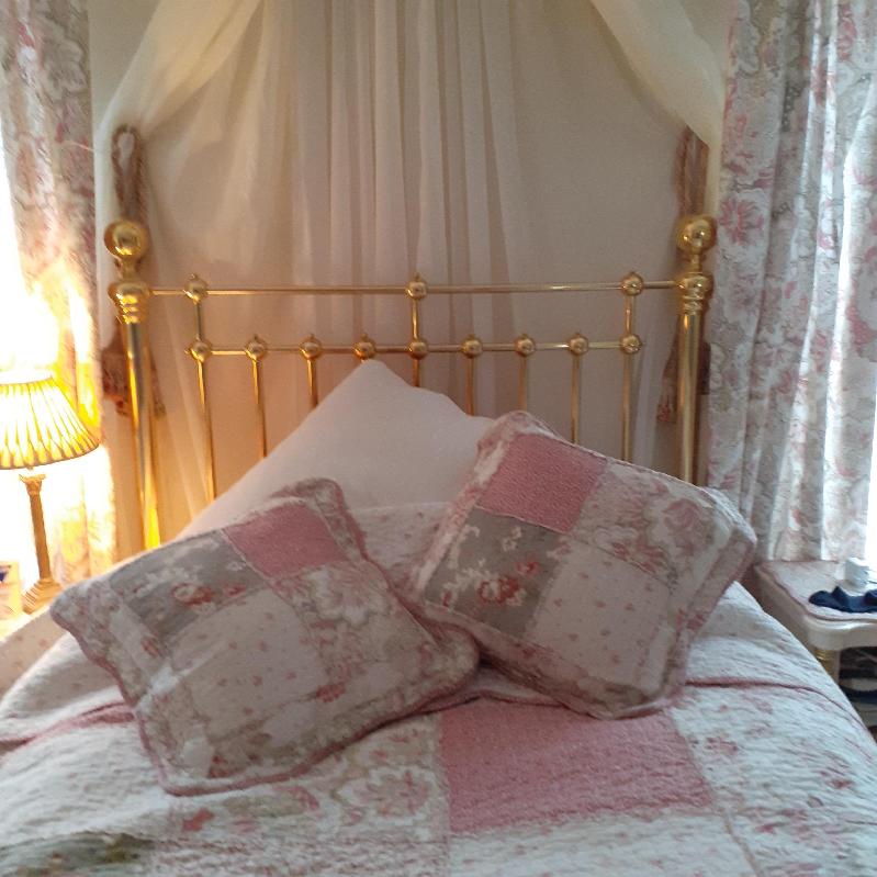 Gorgeous headboard,beautifully made