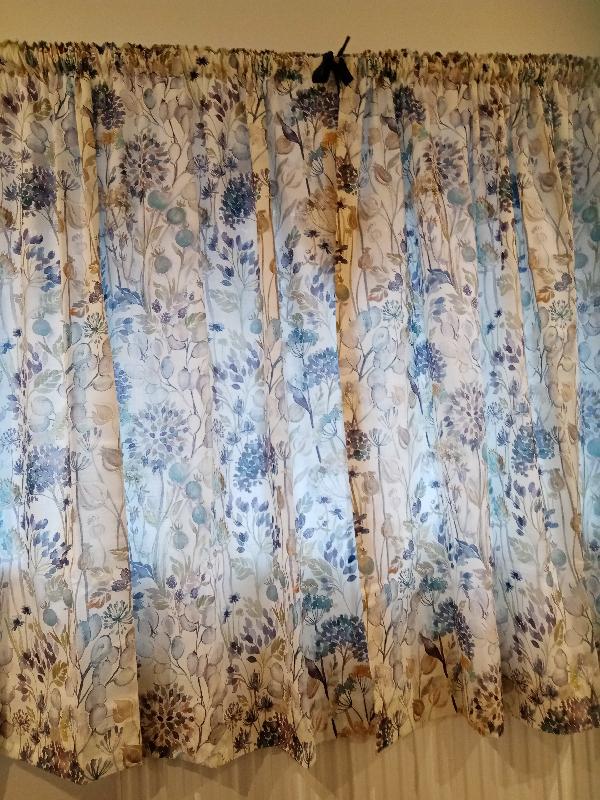 Voyage Mason Country hedgerow sky curtains