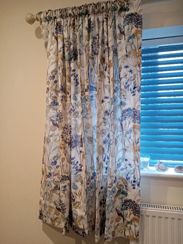 Voyage Mason Country hedgerow sky curtains