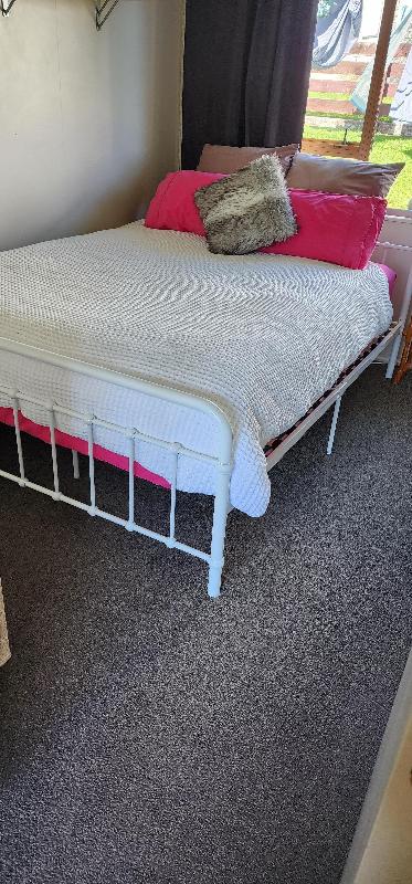 Sonata Queen Bed - White