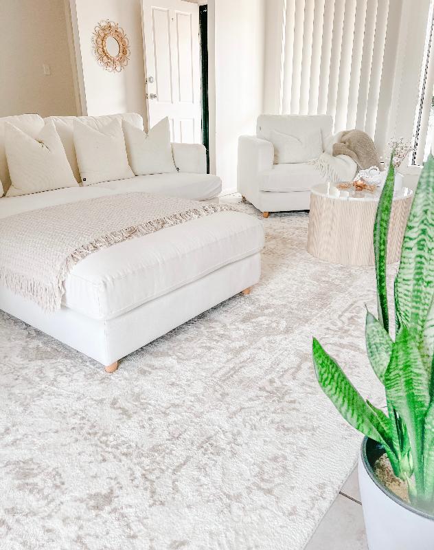 Absolutely the most stunning silky soft ti ever walk on. 100% amazing rug