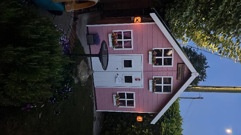 Absolutely beautiful, good quality Wendy house!!! Delighted grandchildren ?