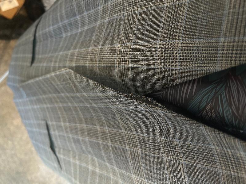 Waist coat ripped, rip spread all down. Not resolved!