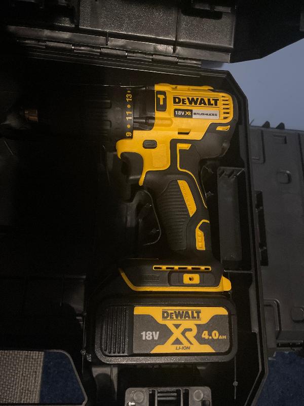 18V XR Brushless Hammer Drill Driver - 2 X 4Ah Batteries