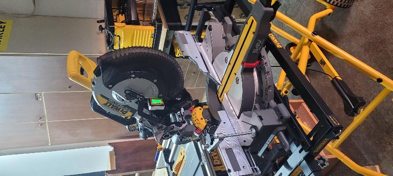 Troncatrice radiale 305 mm doppia inclinazione 54V XR FLEXVOLT - Solo corpo macchina