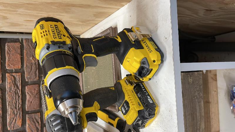 18V STANLEY® FATMAX® V20 borstelloze boorhamer met 2 x 2.0Ah batterijen en kitbox