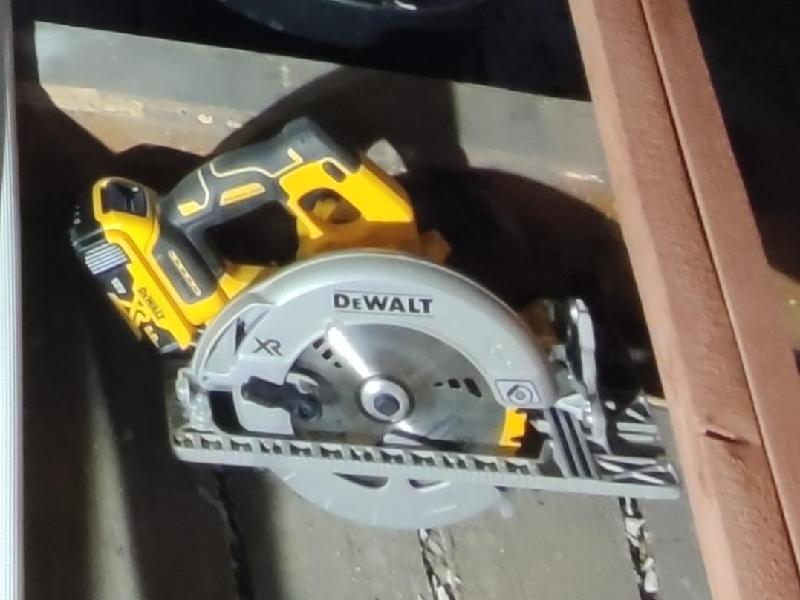 Kotoučová pila 184 mm 18 V XR s bezuhlíkovým motorem kompatibilní s vodicí lištou