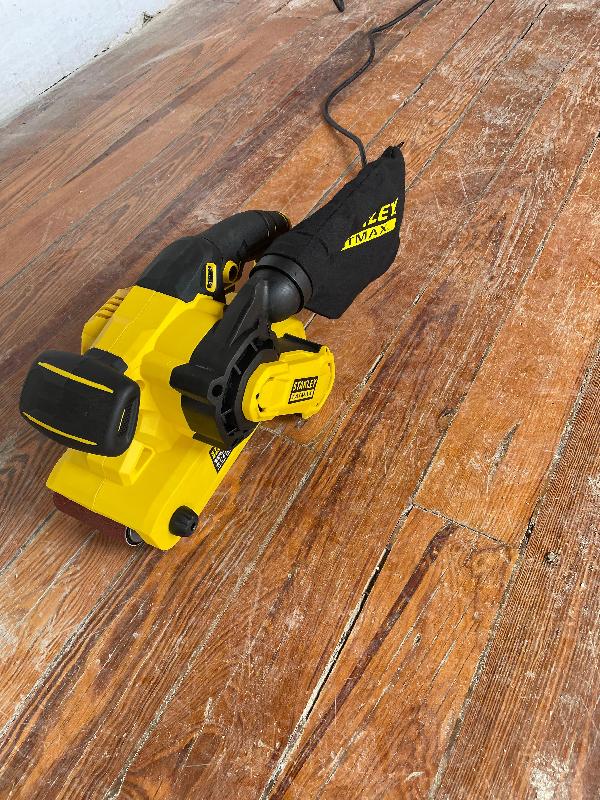 Levigatrice a nastro STANLEY® FATMAX® 1010W, kitbox