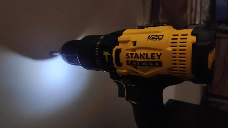 Zestaw STANLEY FATMAX V20  Wiertarko-Wkrętarka SFMCD711, Zakrętarka Udarowa SFMCF800, 2x2,0Ah
