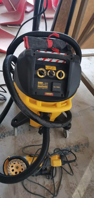 Sarokcsiszoló, Ø125 mm, 1500 W, porkilökő, biztonsági kapcsolóval