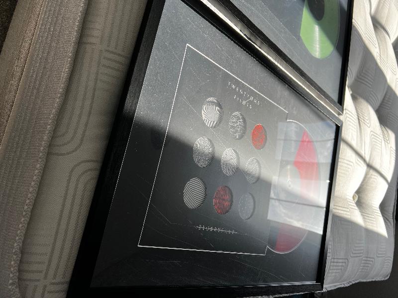 Terrible quality! Multiple frames scratched / dented.