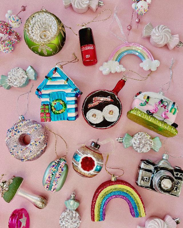 Kitsch does not pretend to be something it is not!