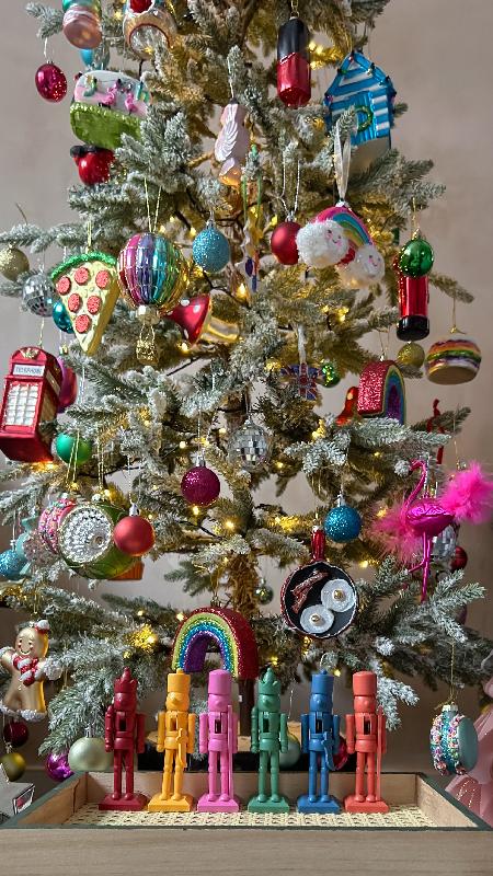 Kitsch does not pretend to be something it is not!