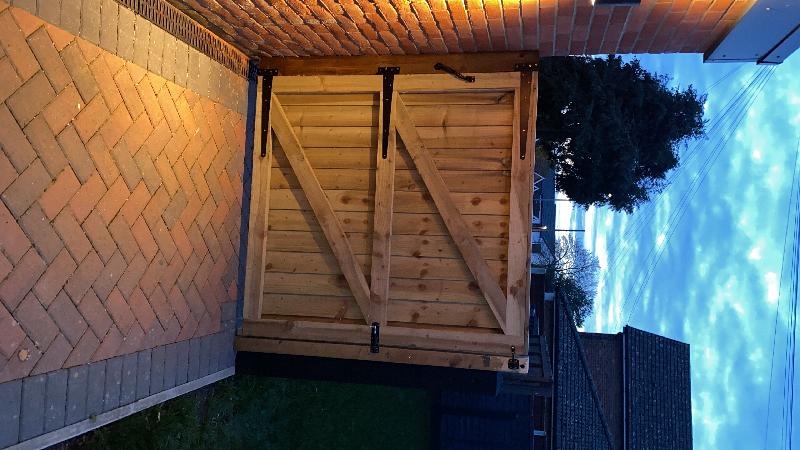 Brilliantly made gate. Really rigid and made from quality timber.