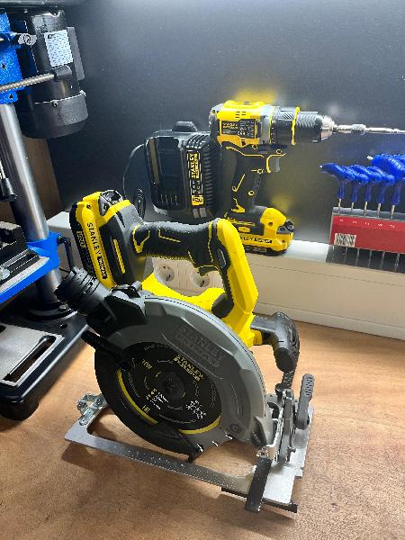 18V STANLEY® FATMAX® V20 borstelloze boormachine met 2 x 2.0Ah lithium-ionbatterijen en kitdoos