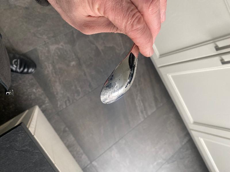 cuillères griffées au dos à la première utilisation !