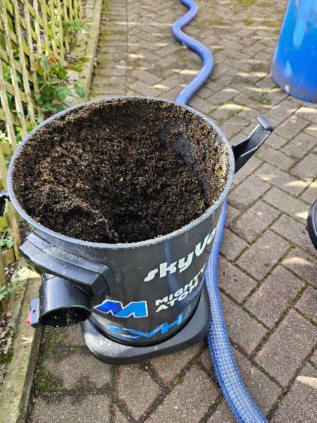 skyVac Atom Gutter Vacuum | Reach up to 3 stories high