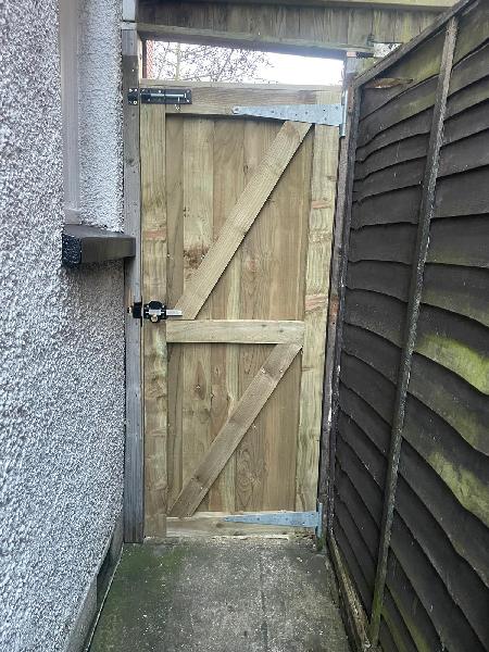 Padstow Wooden Garden Featheredge Gate (1.8m High) - 700mm / Hinge on the Right