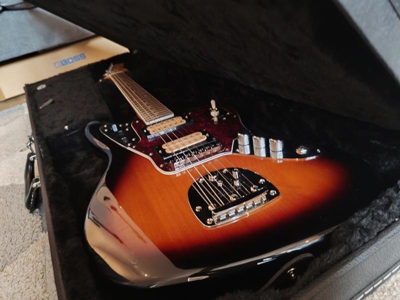 Fender Kurt Cobain Jaguar, Rosewood Fingerboard, 3-Color Sunburst (B-Stock)