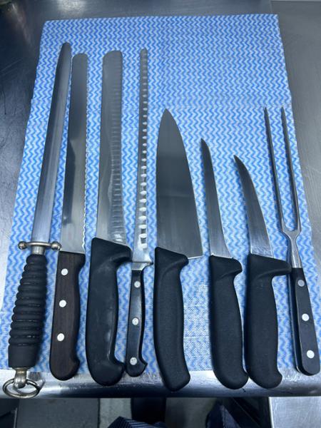 Victorinox Swiss Classic 20cm Chefs Knife Broad (6806320G)