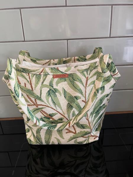 Daisy Lane By Debbie Shore Curved Side Tote Kit William Morris - Green Tapestry