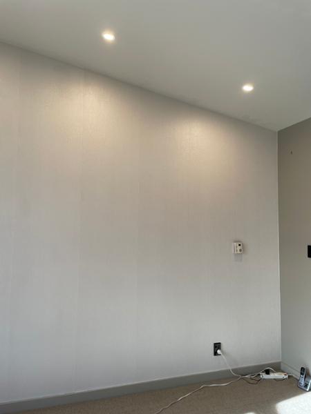 Feature wall with light reflective qualities