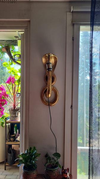 Snake wall lamp
