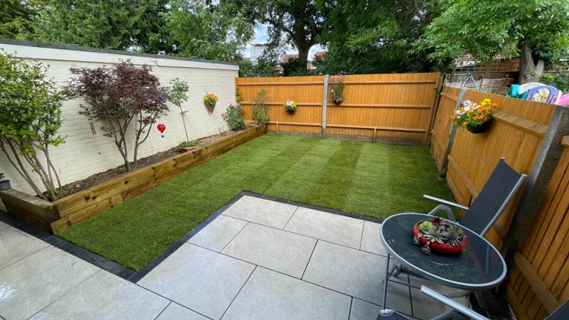 10m2 Rolawn Medallion Turf 1m2 Rolls - Premium Lawn Turf 1m2 rolls from only £5.65 - £11.75