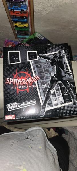 Noir spiderverse